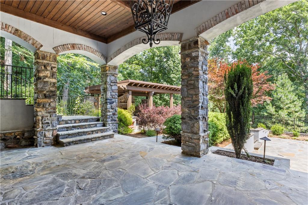 471 Tam Oshanter Drive SE