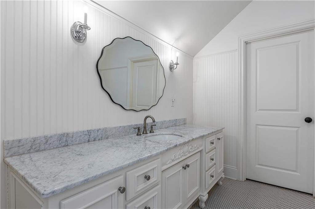 471 Tam Oshanter Drive SE