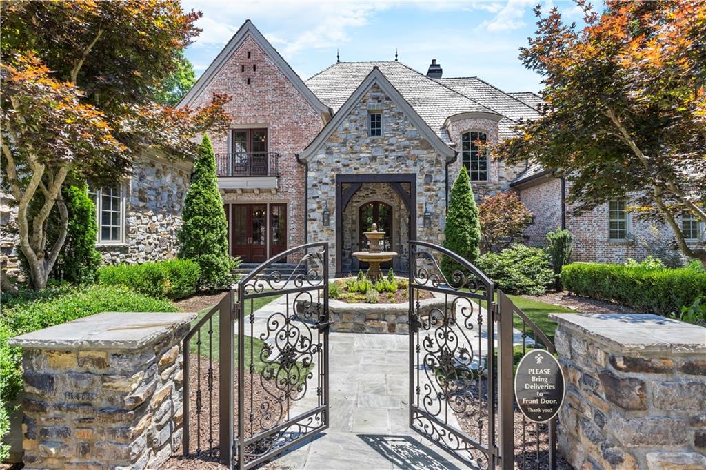 471 Tam Oshanter Drive SE