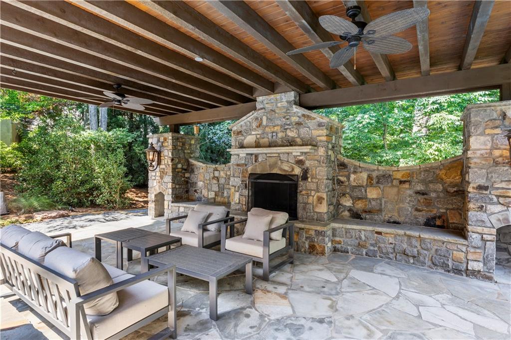 471 Tam Oshanter Drive SE