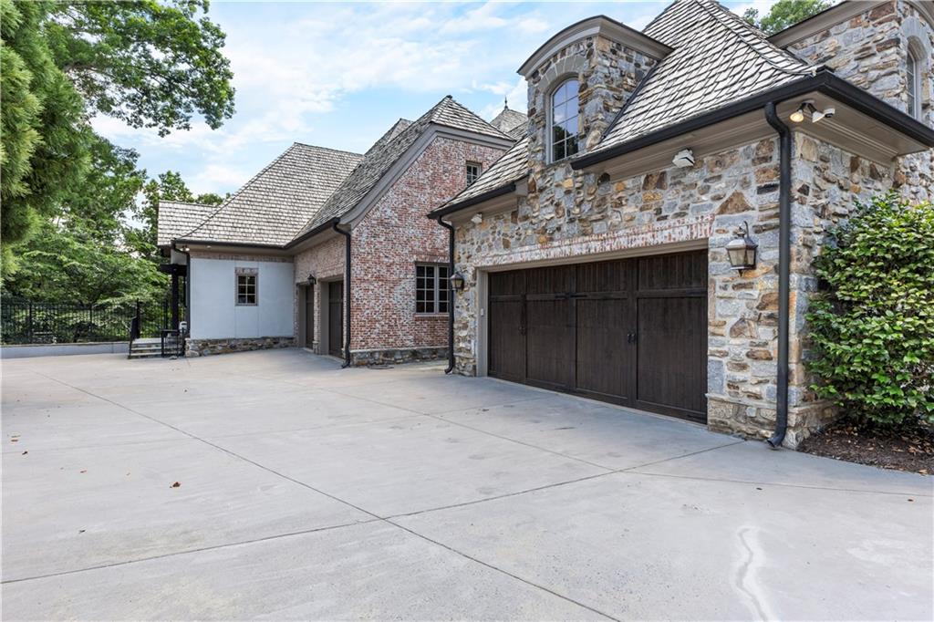 471 Tam Oshanter Drive SE