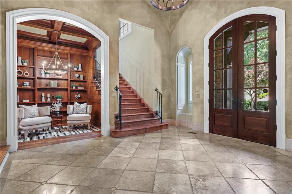 471 Tam Oshanter Drive SE