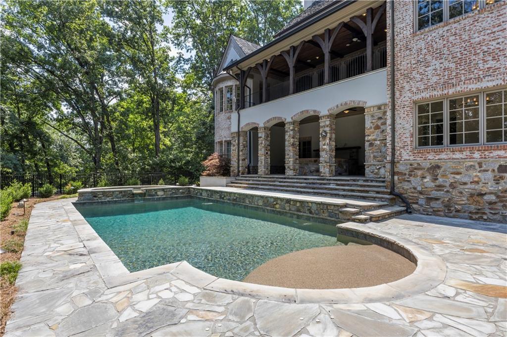 471 Tam Oshanter Drive SE