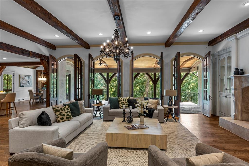 471 Tam Oshanter Drive SE