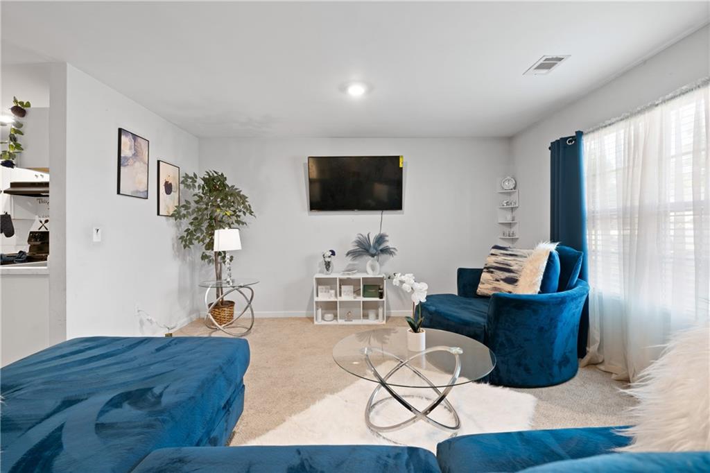 566 Elles Way