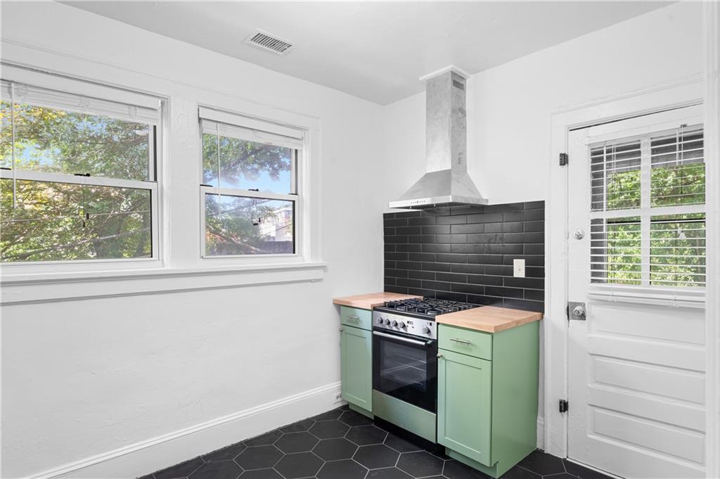 716 Lakeview Avenue NE Unit 4