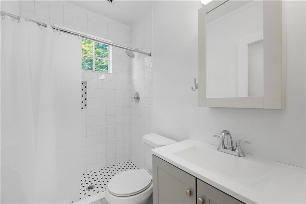 716 Lakeview Avenue NE Unit 4