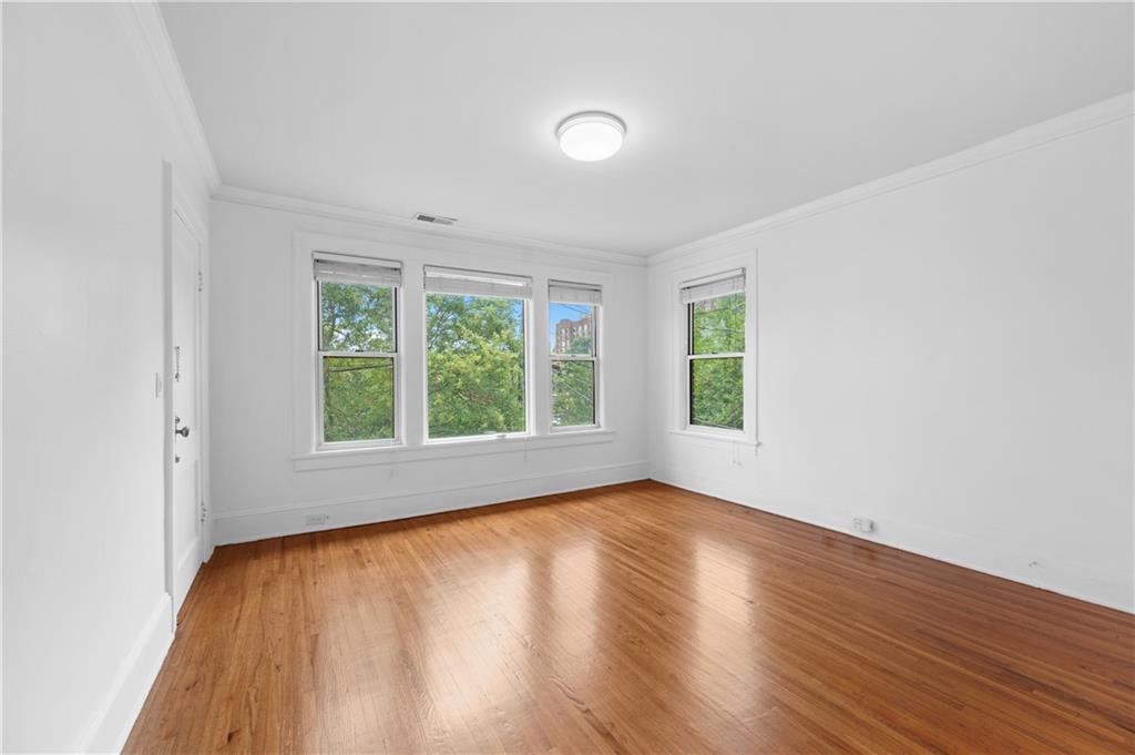 716 Lakeview Avenue NE Unit 4