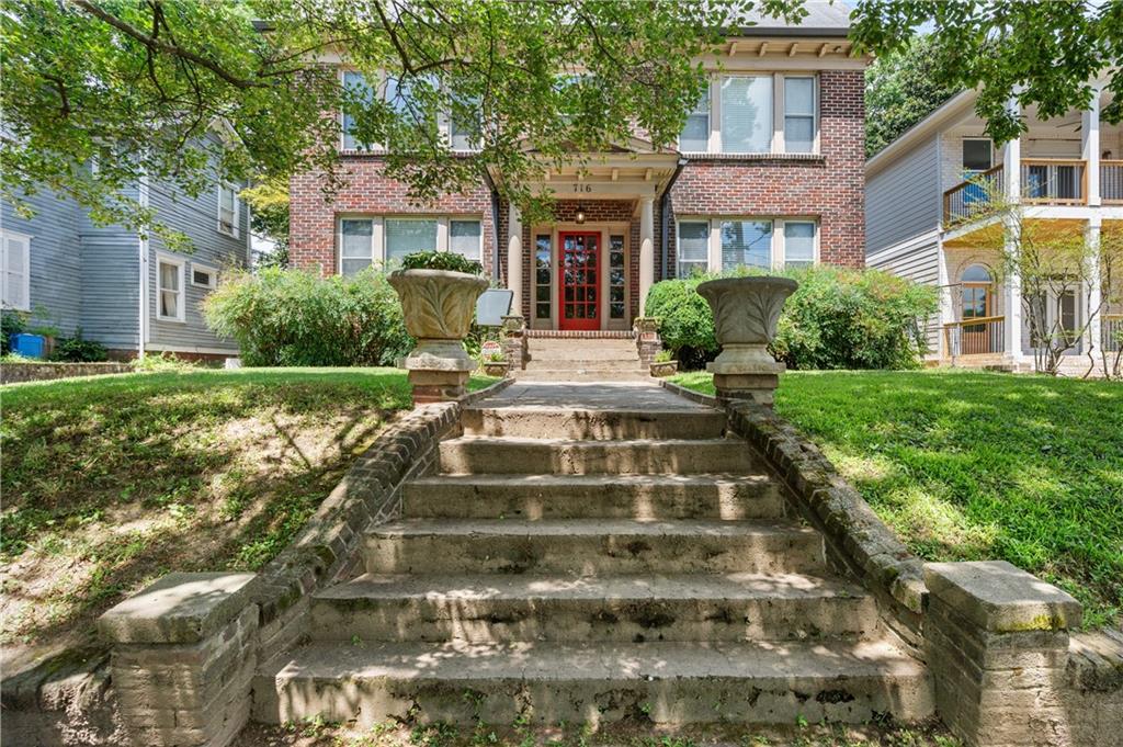 716 Lakeview Avenue NE Unit 4