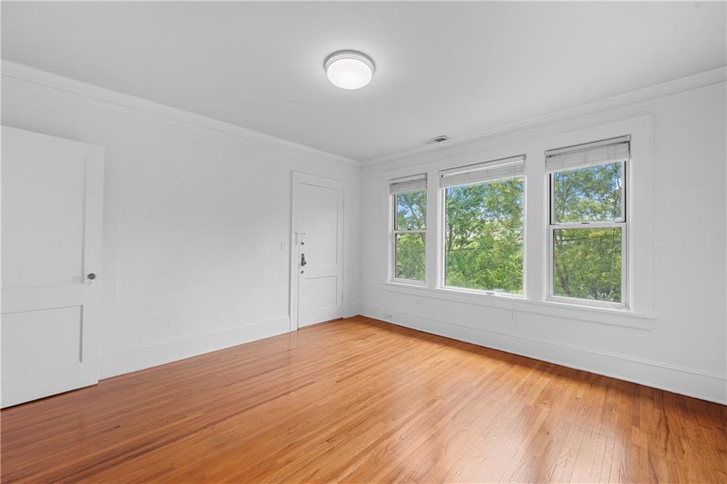 716 Lakeview Avenue NE Unit 4