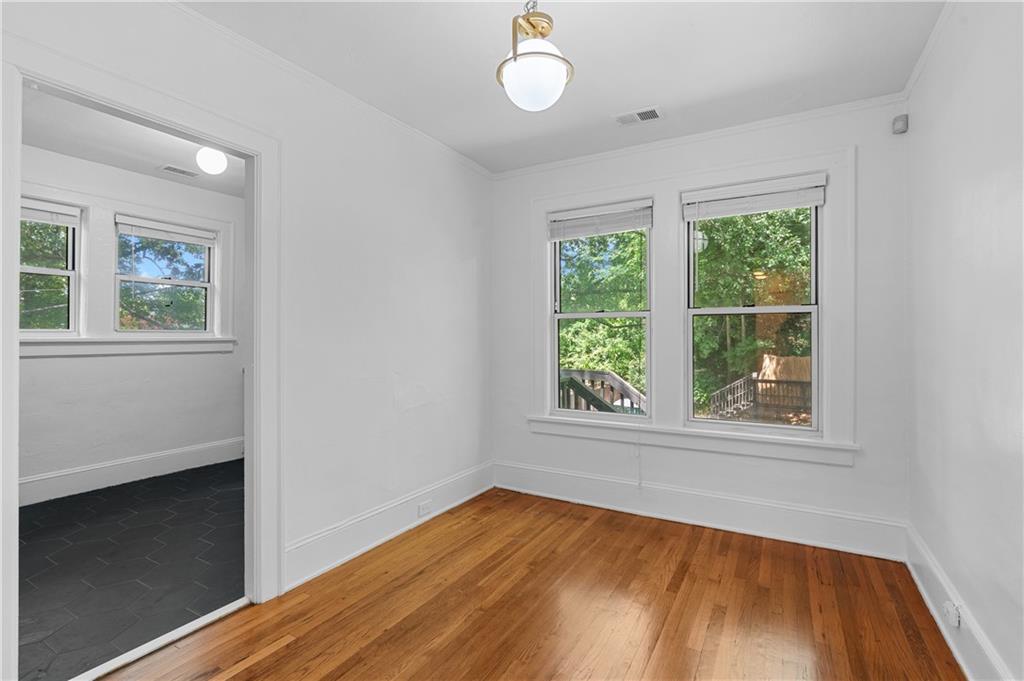716 Lakeview Avenue NE Unit 4