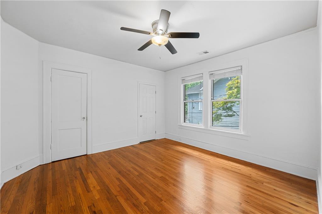 716 Lakeview Avenue NE Unit 4
