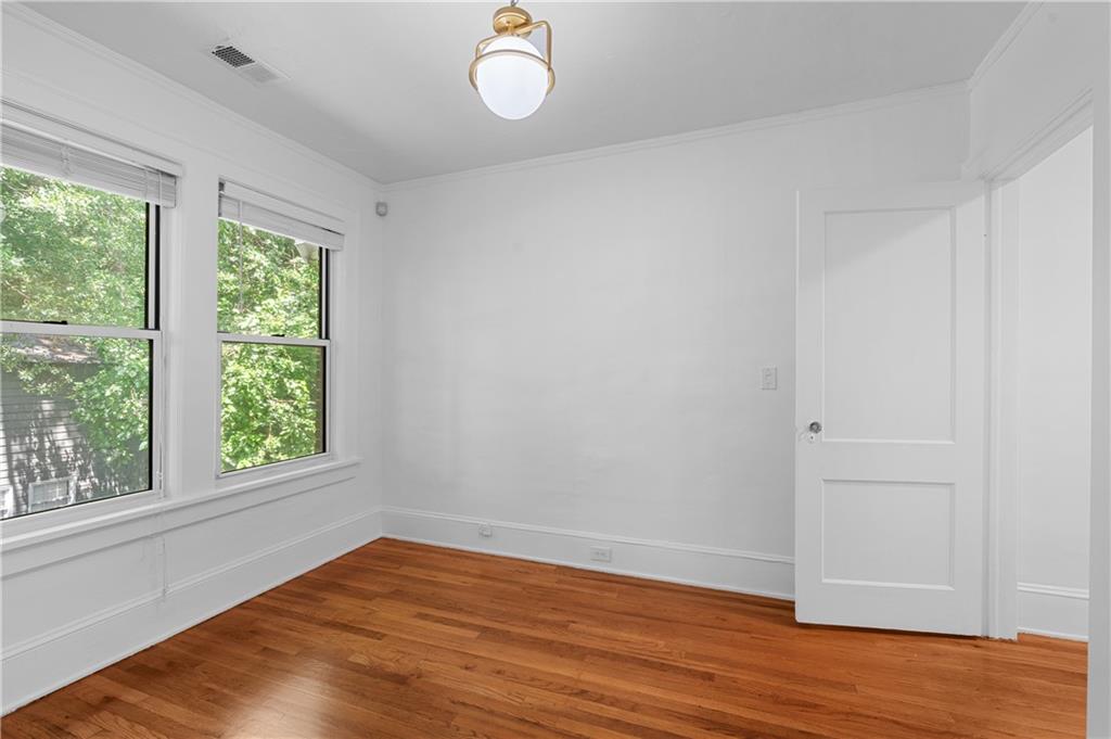 716 Lakeview Avenue NE Unit 4