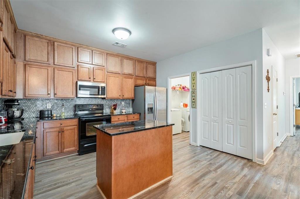 138 HOOD PARK Drive