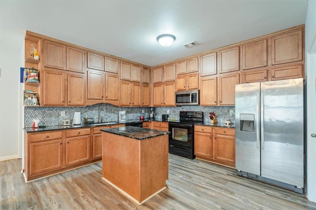 138 HOOD PARK Drive