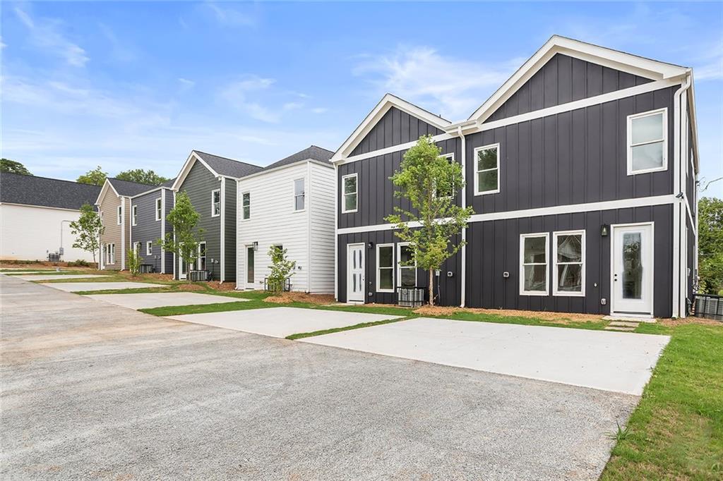 585 Federal Terrace SE