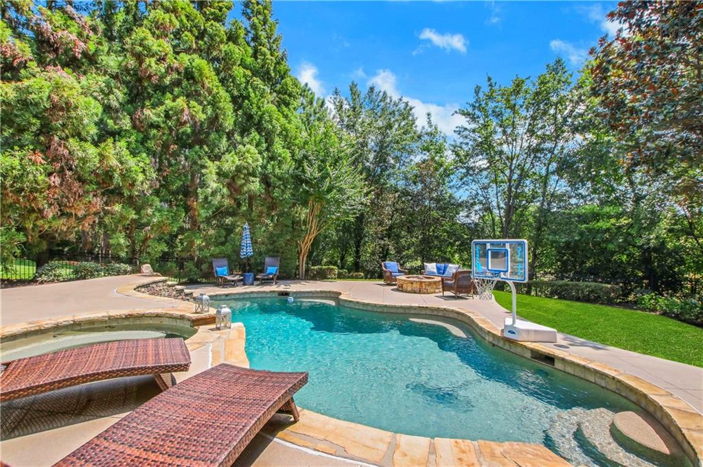 3950 Hazelhurst Lake Drive