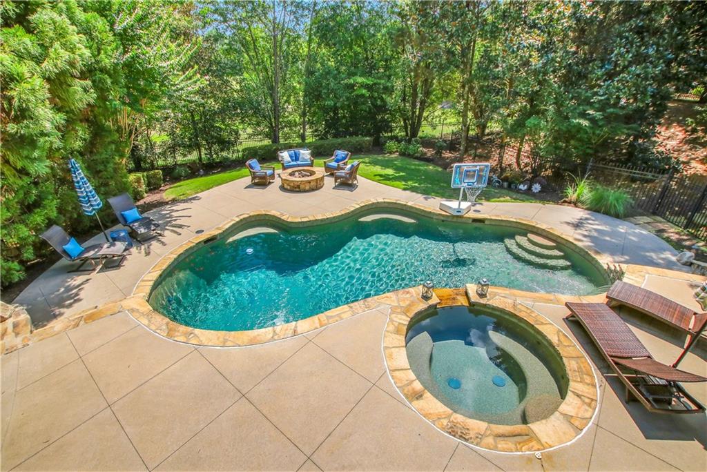 3950 Hazelhurst Lake Drive