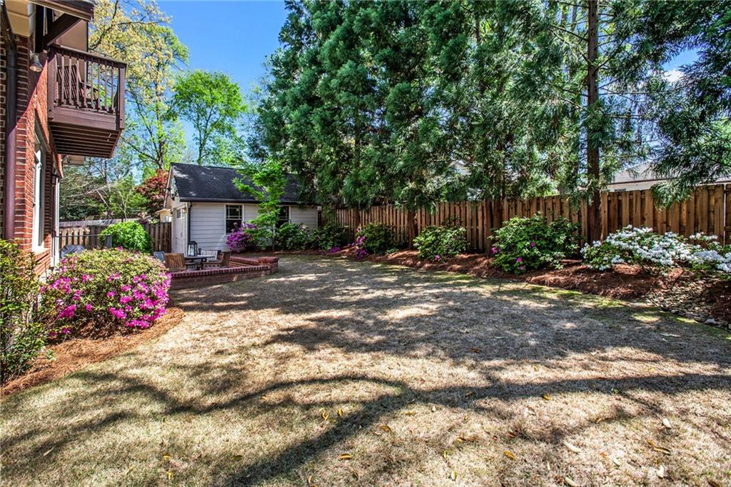 625 Elmwood Drive NE