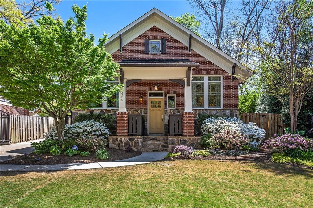 625 Elmwood Drive NE