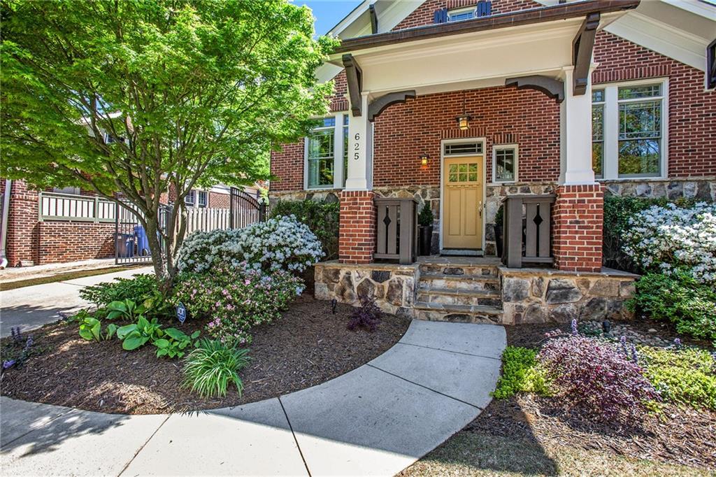 625 Elmwood Drive NE