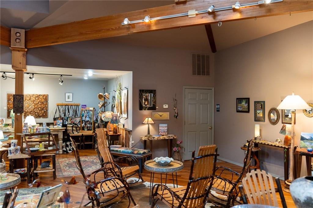 9975 BALL GROUND Highway