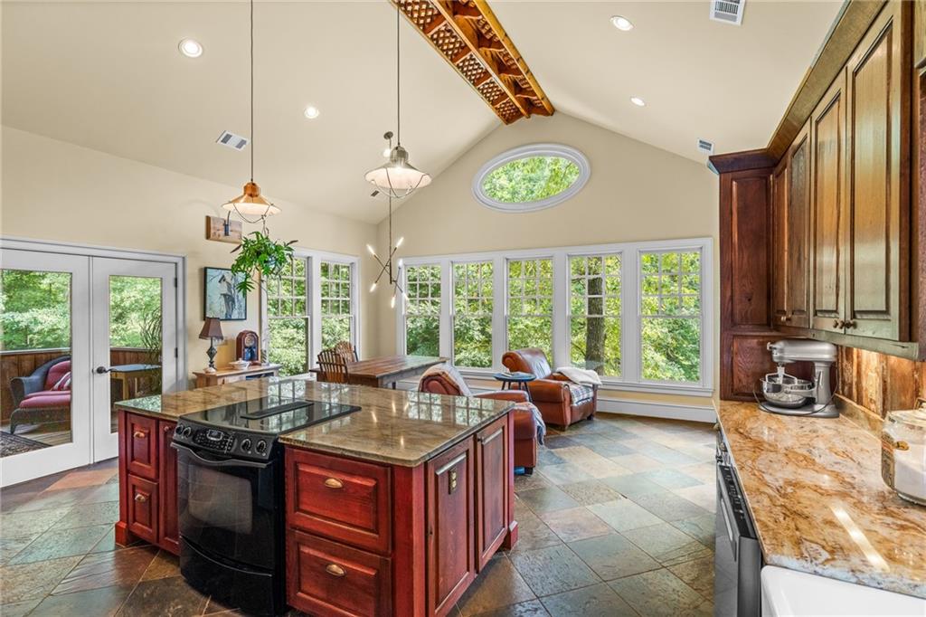 9975 BALL GROUND Highway