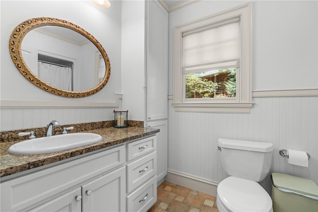 9975 BALL GROUND Highway