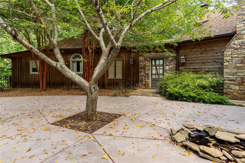 9975 BALL GROUND Highway