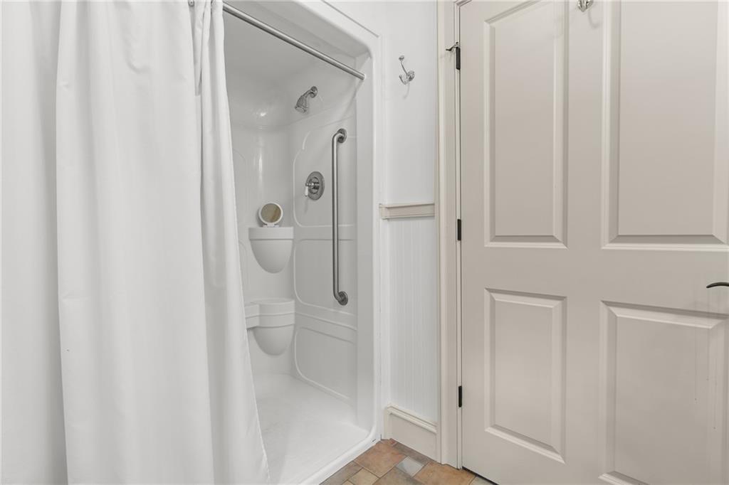 9975 BALL GROUND Highway