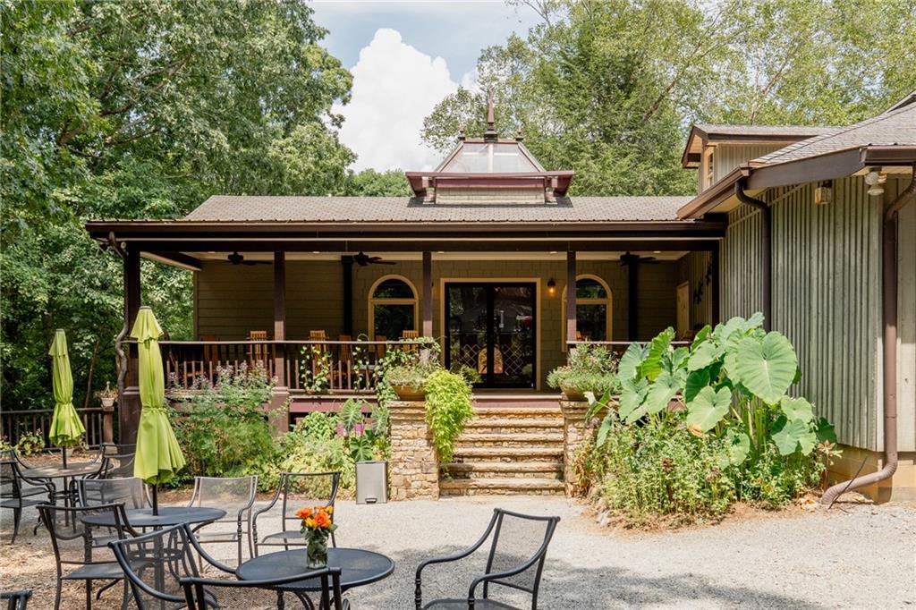 9975 BALL GROUND Highway