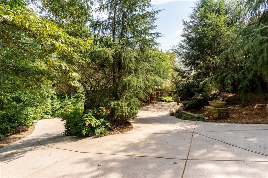 9975 BALL GROUND Highway