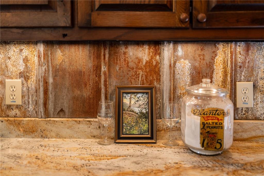 9975 BALL GROUND Highway