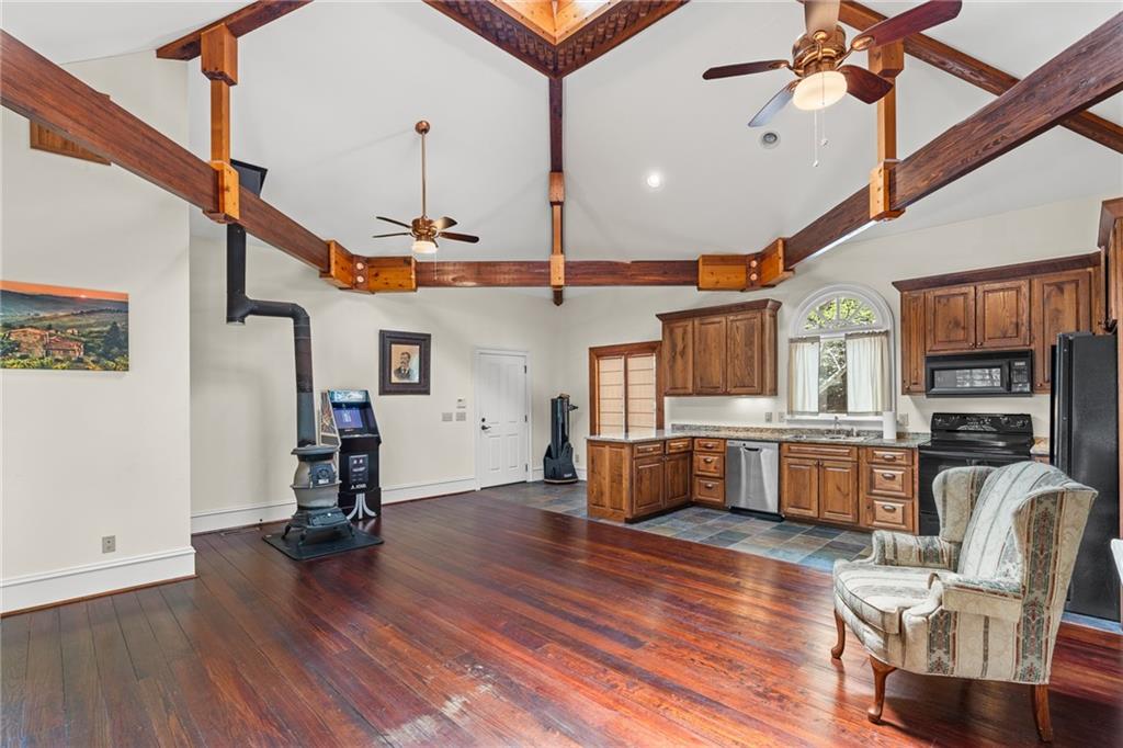 9975 BALL GROUND Highway