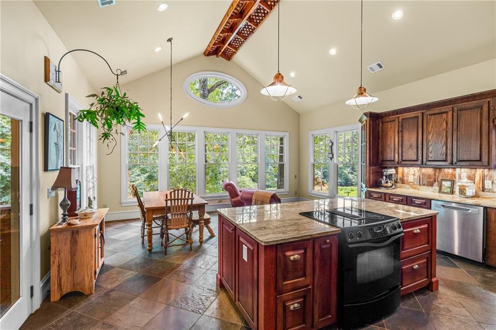 9975 BALL GROUND Highway