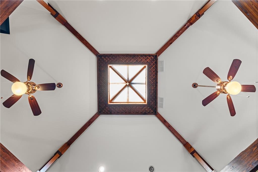 9975 BALL GROUND Highway