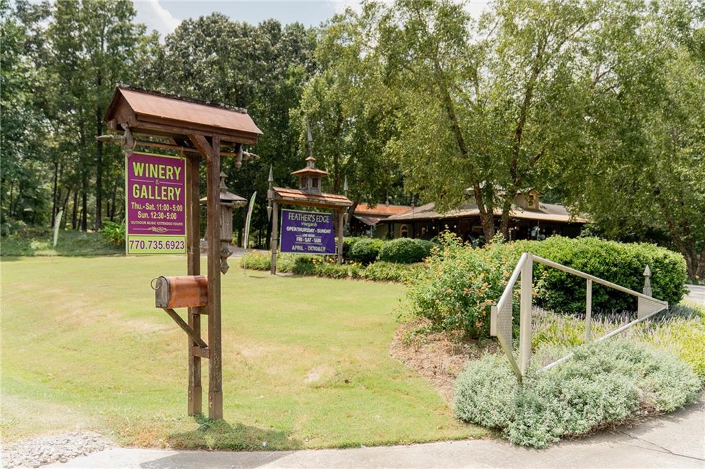 9975 BALL GROUND Highway