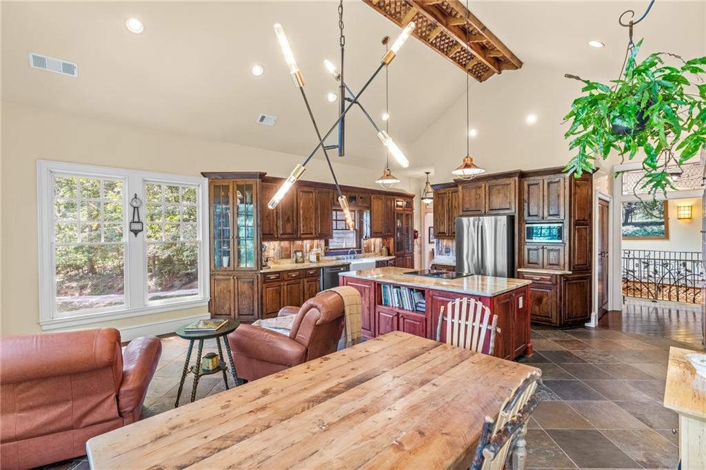 9975 BALL GROUND Highway