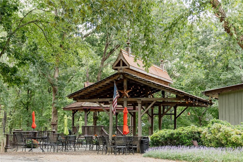 9975 BALL GROUND Highway