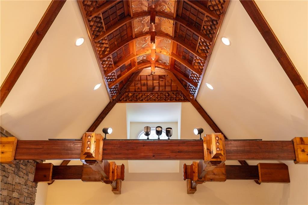 9975 BALL GROUND Highway