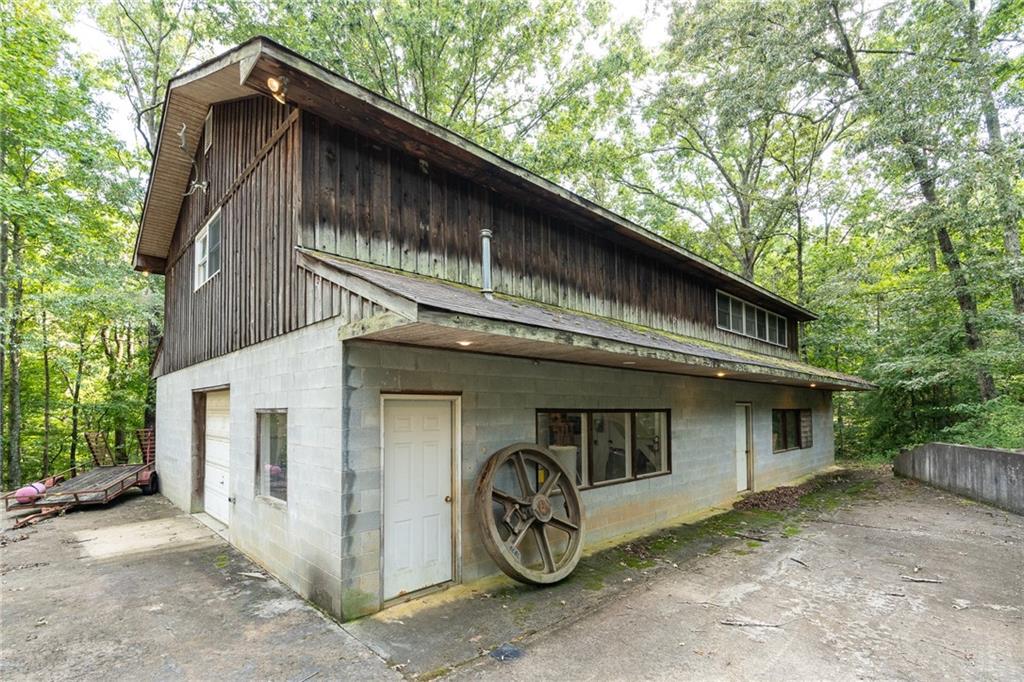 9975 BALL GROUND Highway