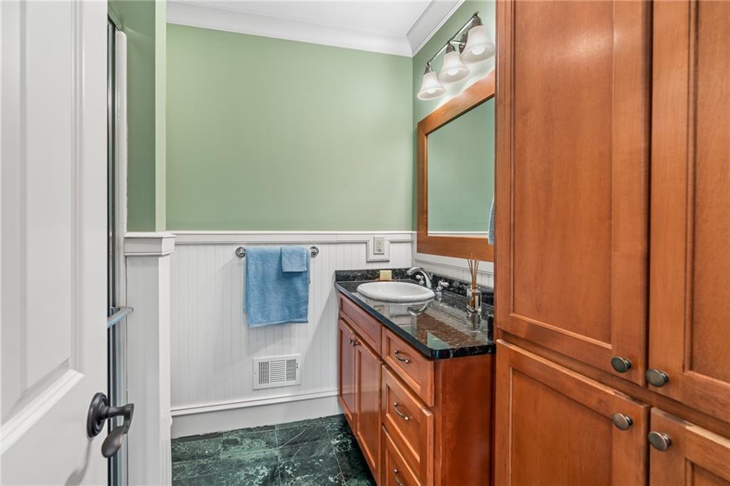 9975 BALL GROUND Highway