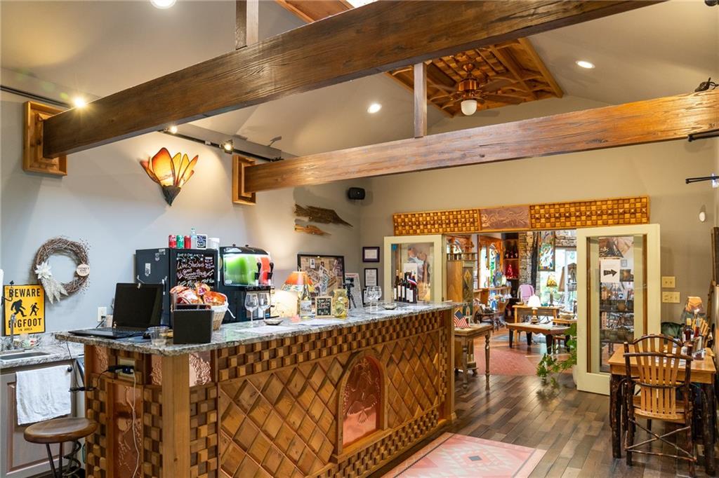 9975 BALL GROUND Highway