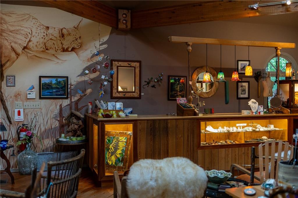 9975 BALL GROUND Highway