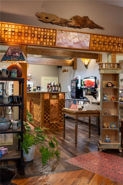 9975 BALL GROUND Highway