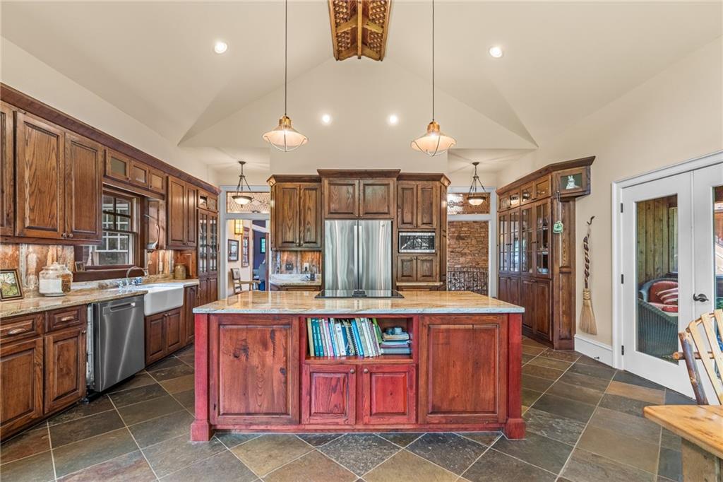 9975 BALL GROUND Highway