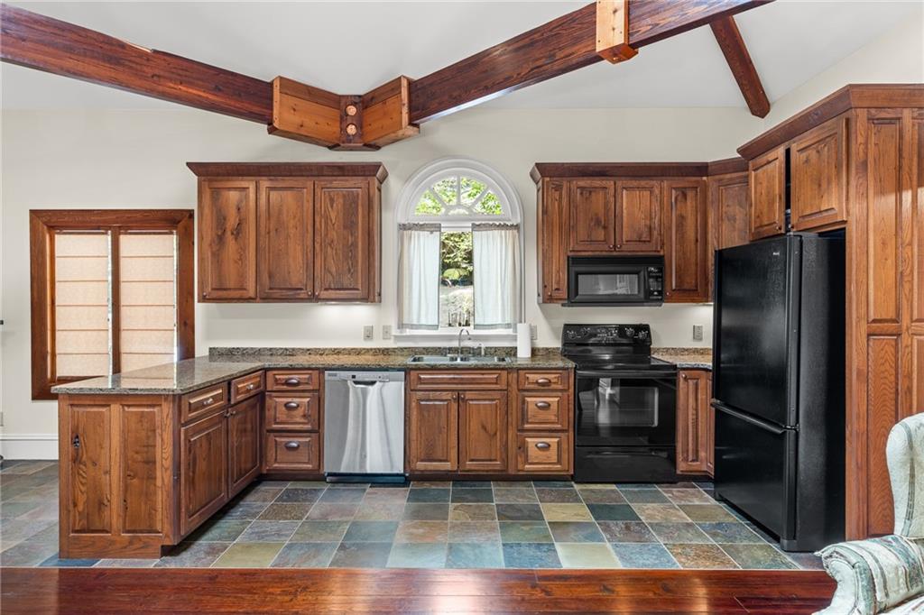 9975 BALL GROUND Highway