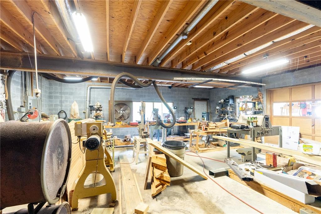 9975 BALL GROUND Highway