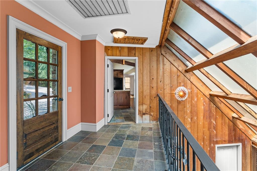 9975 BALL GROUND Highway