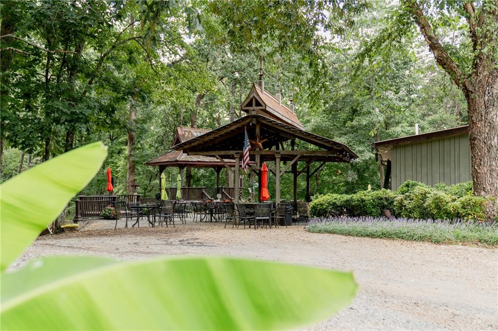 9975 BALL GROUND Highway